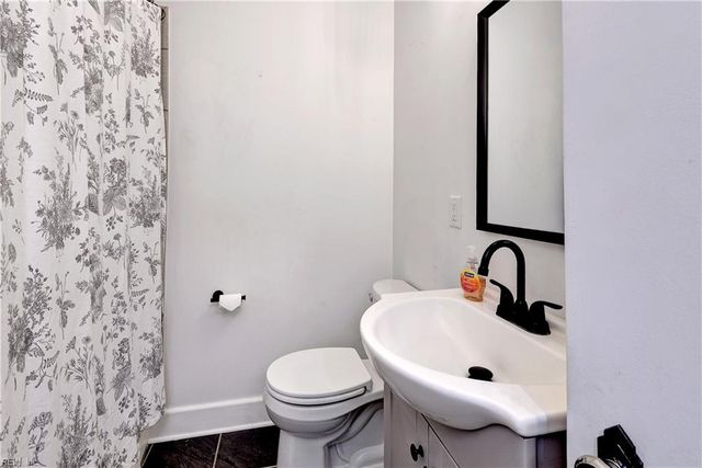 11 N Greenfield AVE, Hampton, VA 23666