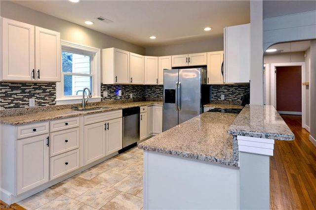 11 N Greenfield AVE, Hampton, VA 23666