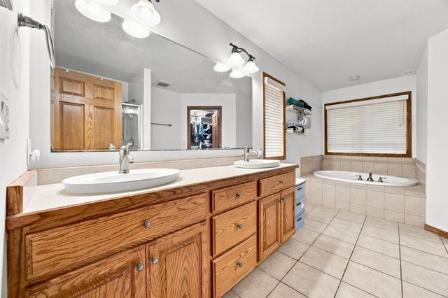 609 Lexington Lane, Moorhead, MN 56560