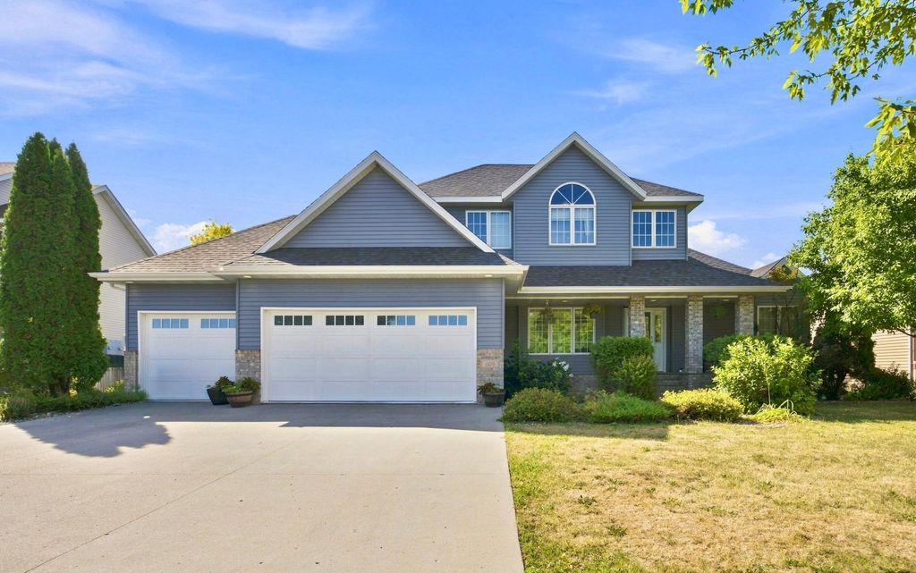 609 Lexington Lane, Moorhead, MN 56560