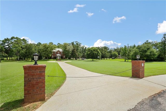 5880 Plantation Woods Drive, Theodore, AL 36582