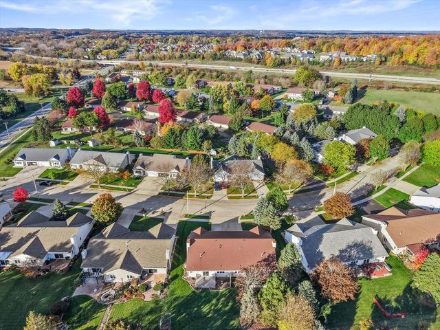 1707 Eden DRIVE, West Bend, WI 53095