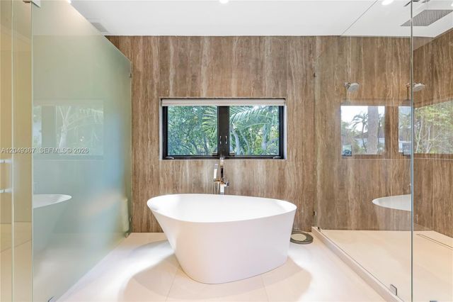 7180 E Lago Drive, Coral Gables, FL 33143