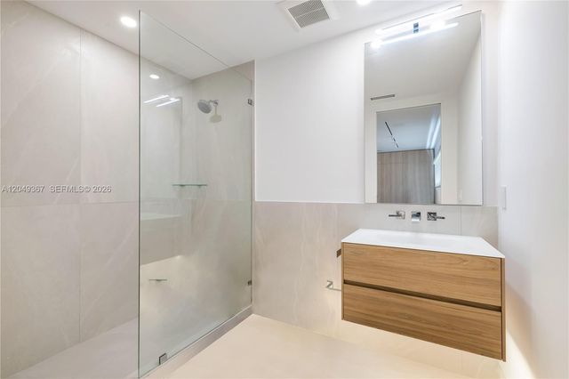 7180 E Lago Drive, Coral Gables, FL 33143