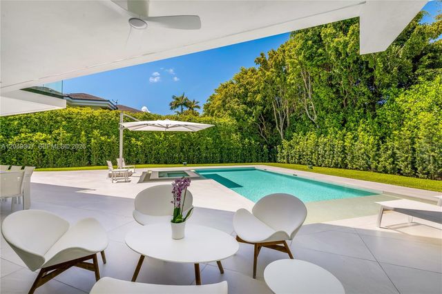 7180 E Lago Drive, Coral Gables, FL 33143