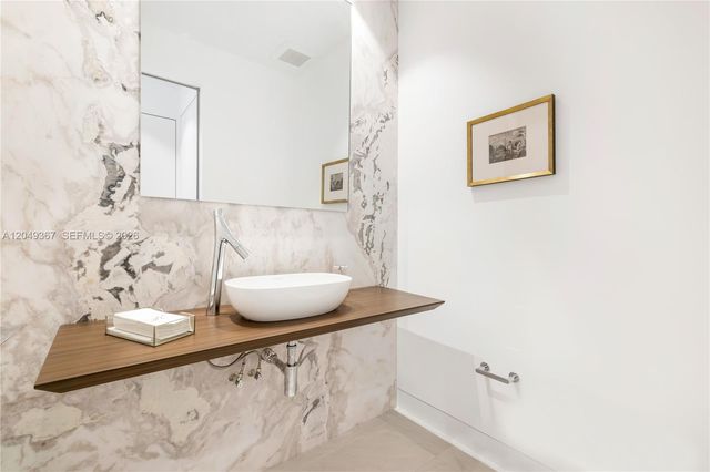 7180 E Lago Drive, Coral Gables, FL 33143