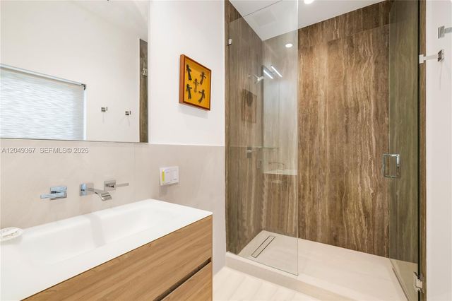 7180 E Lago Drive, Coral Gables, FL 33143