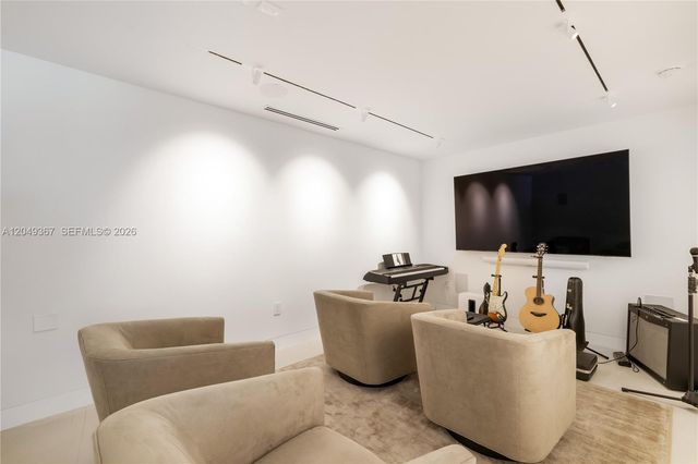 7180 E Lago Drive, Coral Gables, FL 33143