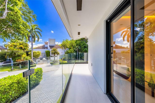 7180 E Lago Drive, Coral Gables, FL 33143