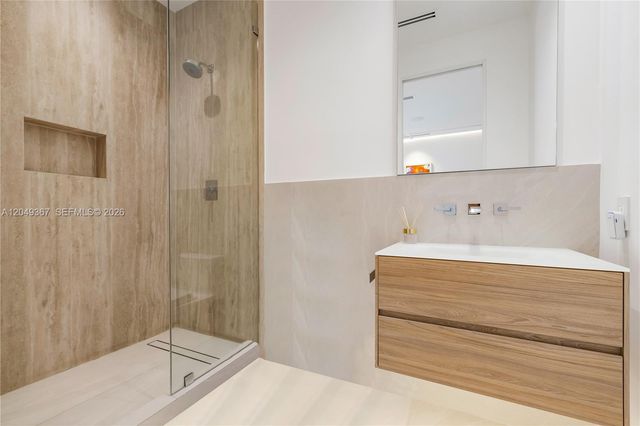 7180 E Lago Drive, Coral Gables, FL 33143
