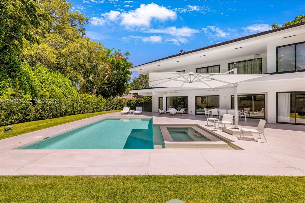 7180 E Lago Drive, Coral Gables, FL 33143