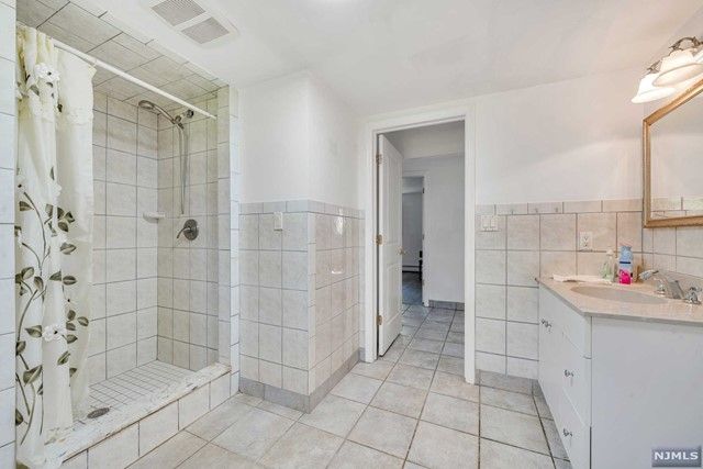 224 Grand Avenue, Park Ridge, NJ 07656