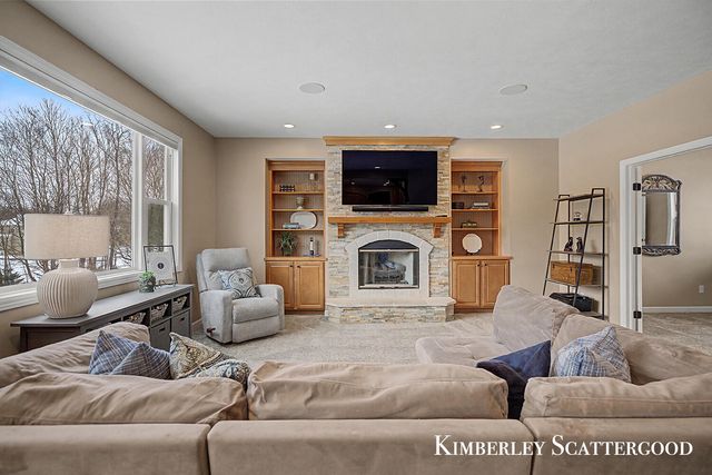 8700 Olde Meadow Drive NE, Rockford, MI 49341