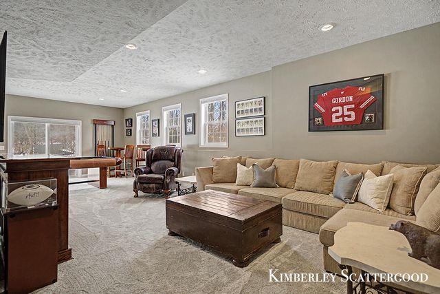 8700 Olde Meadow Drive NE, Rockford, MI 49341