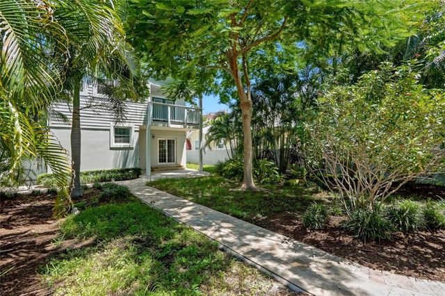 2720 10TH STREET N, St Petersburg, FL 33704