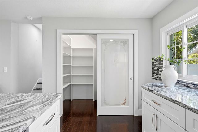 2720 10TH STREET N, St Petersburg, FL 33704