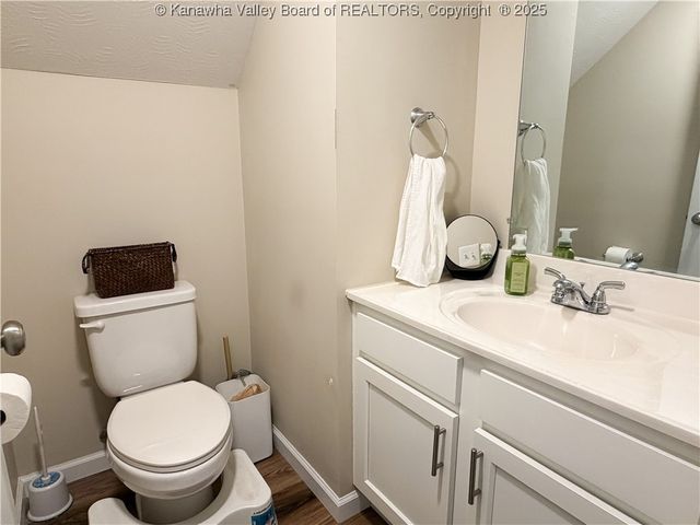 1009 Village Drive, South Charleston, WV 25309