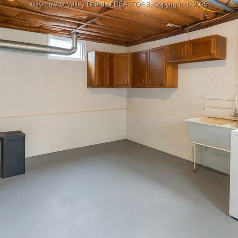 1009 Village Drive, South Charleston, WV 25309