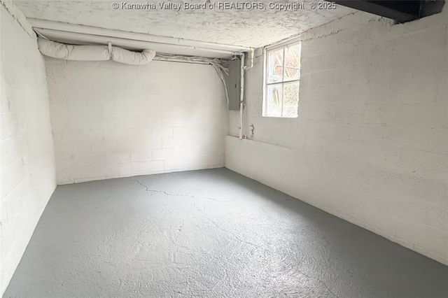 1009 Village Drive, South Charleston, WV 25309