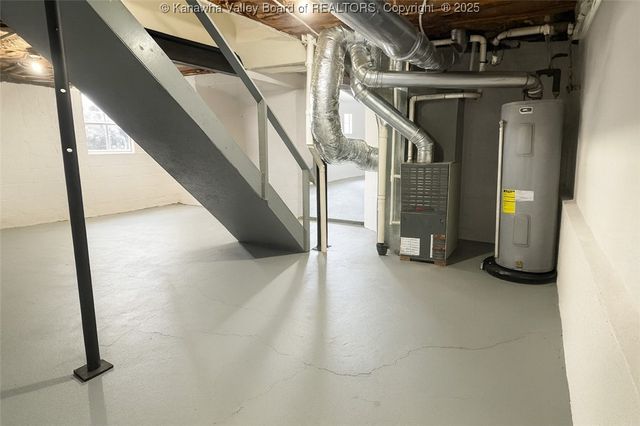 1009 Village Drive, South Charleston, WV 25309