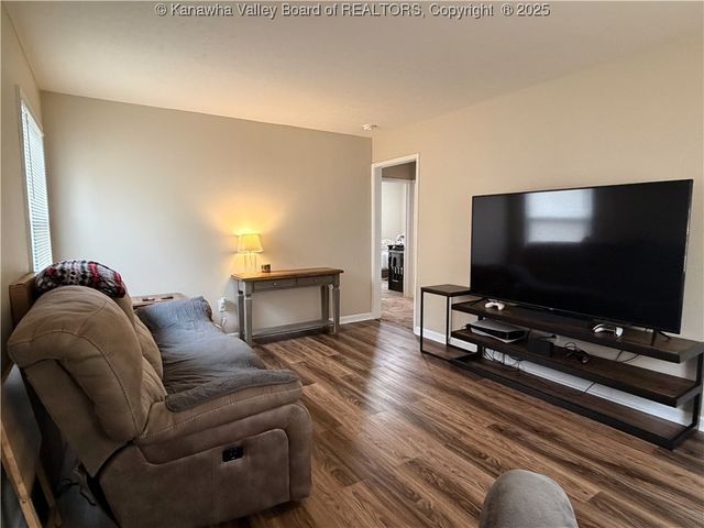 1009 Village Drive, South Charleston, WV 25309