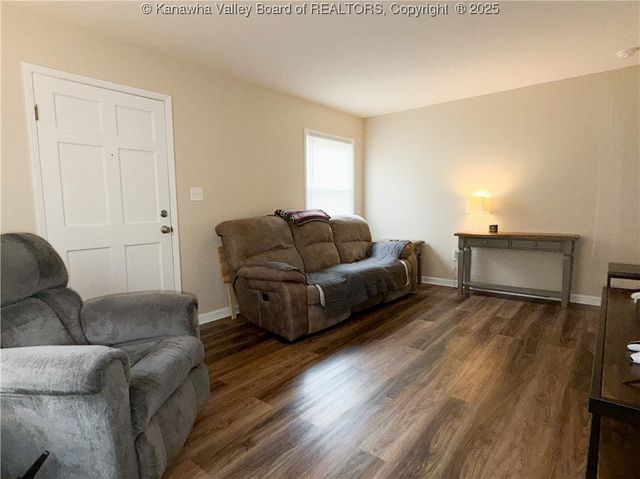 1009 Village Drive, South Charleston, WV 25309