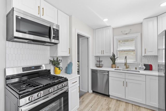 5331 N 61st STREET, Milwaukee, WI 53218