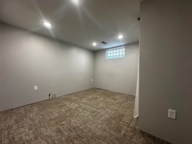 509 NW 4TH ST, Minot, ND 58703