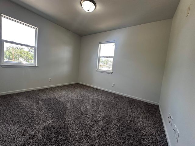 509 NW 4TH ST, Minot, ND 58703