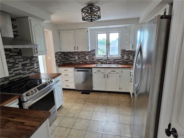 3978 Thrush Lane, Clay, NY 13090