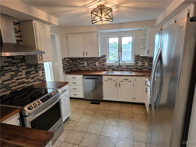 3978 Thrush Lane, Clay, NY 13090