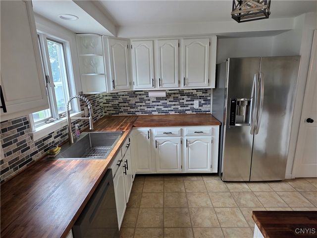 3978 Thrush Lane, Clay, NY 13090
