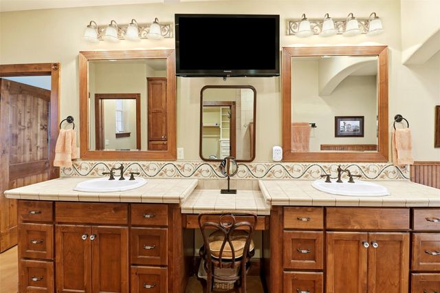 325 Wilderness DR W, Marble Falls, TX 78654