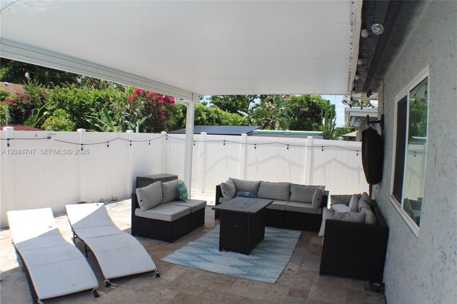 1317 SW 82nd Ave, North Lauderdale, FL 33068