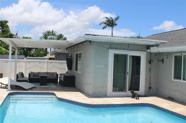 1317 SW 82nd Ave, North Lauderdale, FL 33068
