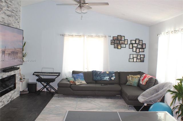 1317 SW 82nd Ave, North Lauderdale, FL 33068