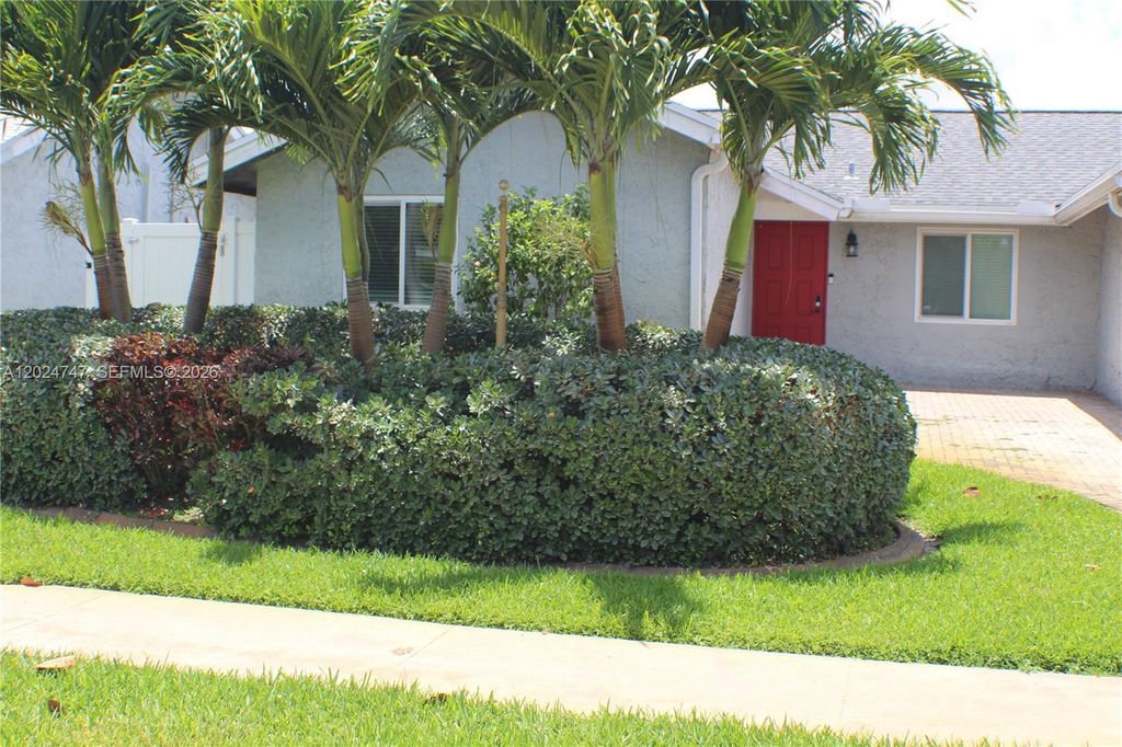 1317 SW 82nd Ave, North Lauderdale, FL 33068