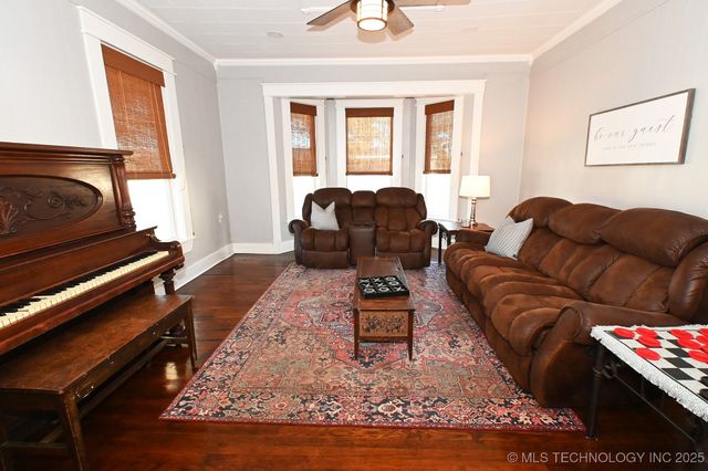 812 N Main Street, Gore, OK 74435