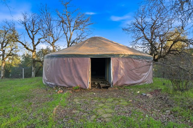 14991 Lower Coal Pit Drive, Igo, CA 96047