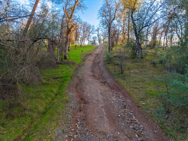 14991 Lower Coal Pit Drive, Igo, CA 96047