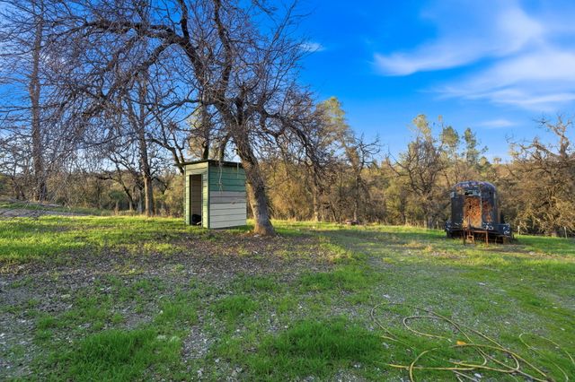 14991 Lower Coal Pit Drive, Igo, CA 96047