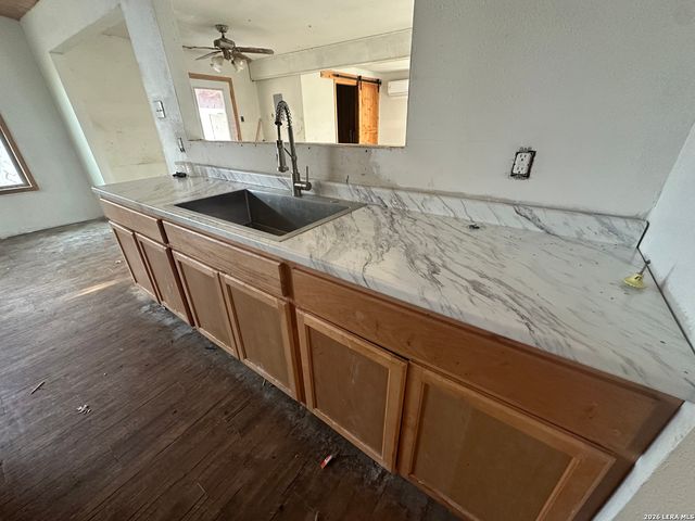 122 Pleasant Valley, San Antonio, TX 78227