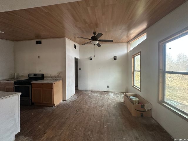 122 Pleasant Valley, San Antonio, TX 78227