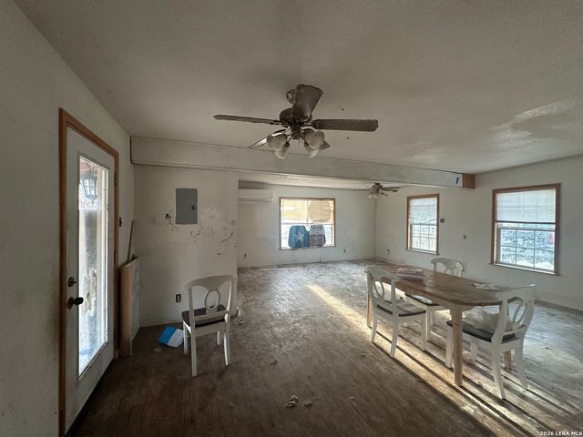 122 Pleasant Valley, San Antonio, TX 78227