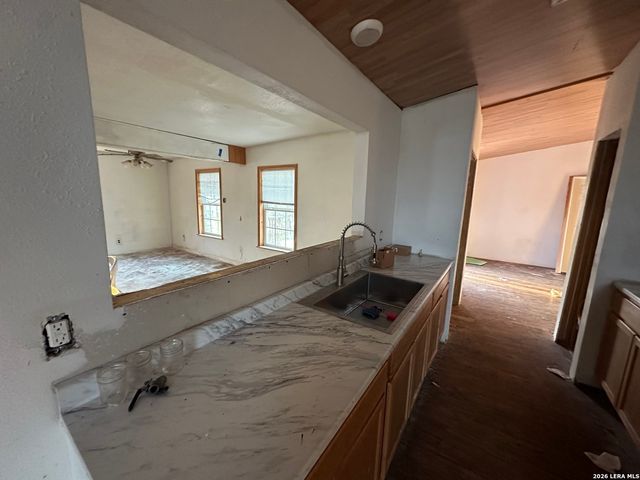 122 Pleasant Valley, San Antonio, TX 78227