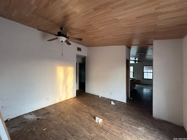 122 Pleasant Valley, San Antonio, TX 78227