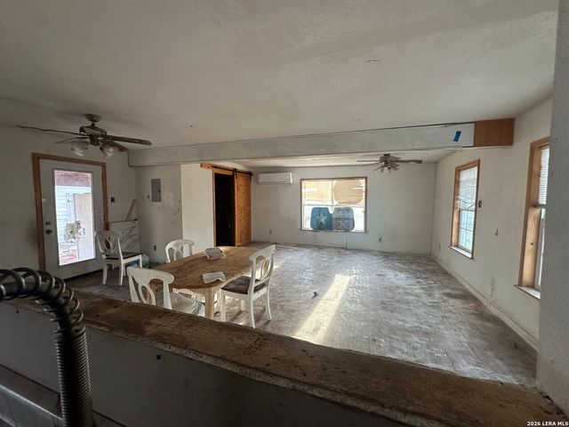 122 Pleasant Valley, San Antonio, TX 78227