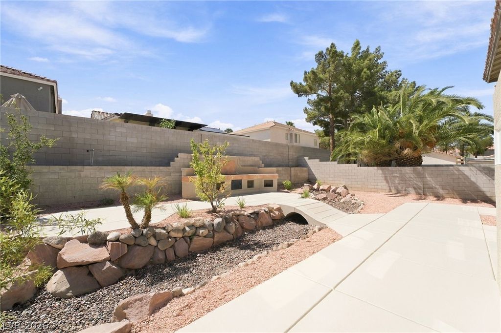 Image 50 of property listing at 1661 Starlight Canyon Avenue, Las Vegas, NV 89183