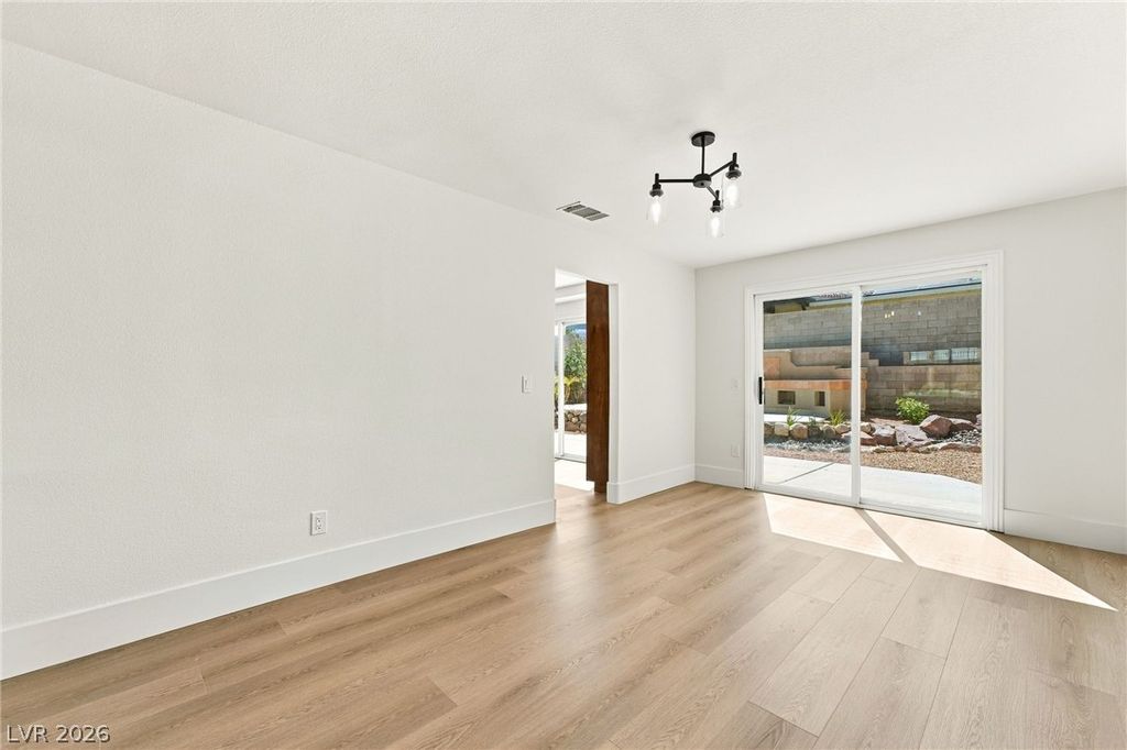 Image 9 of property listing at 1661 Starlight Canyon Avenue, Las Vegas, NV 89183