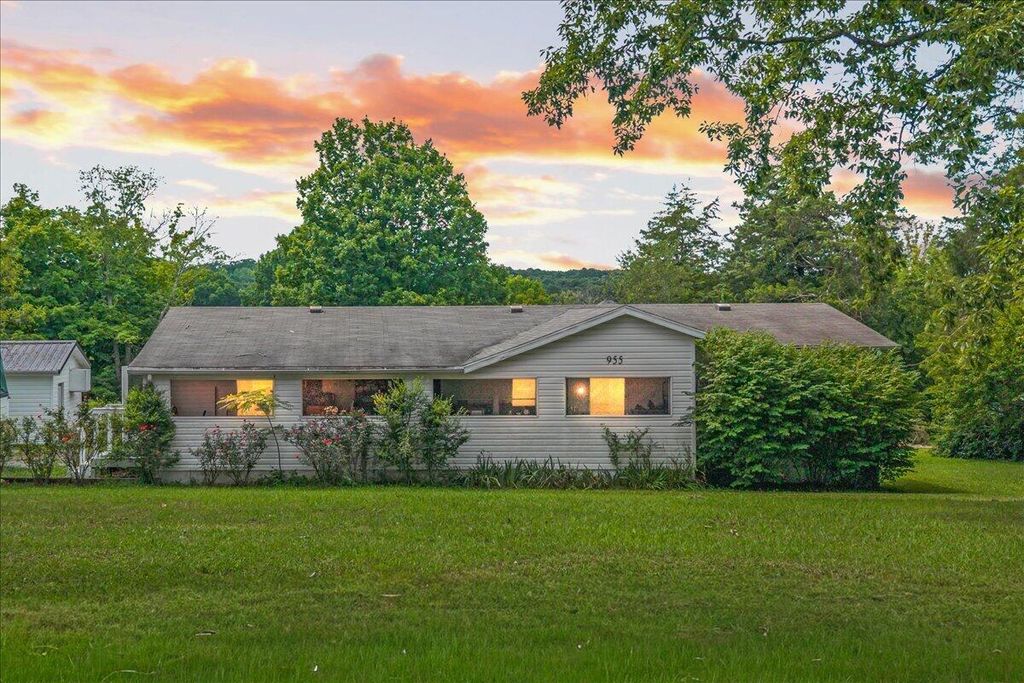 955 N Main Street, Decatur, TN 37322